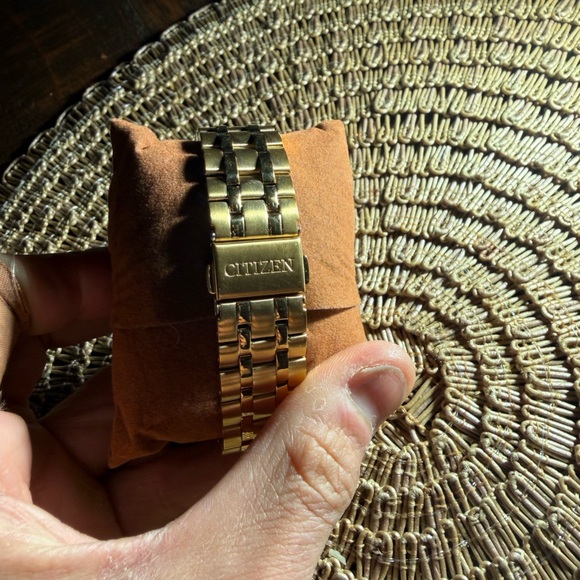 Citizen Gold Eco-Drive Men's Watch - Picture 3 of 5